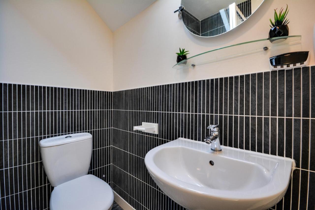 Three Bedroom House In By The With Parking By Neofinixdotcom Runcorn