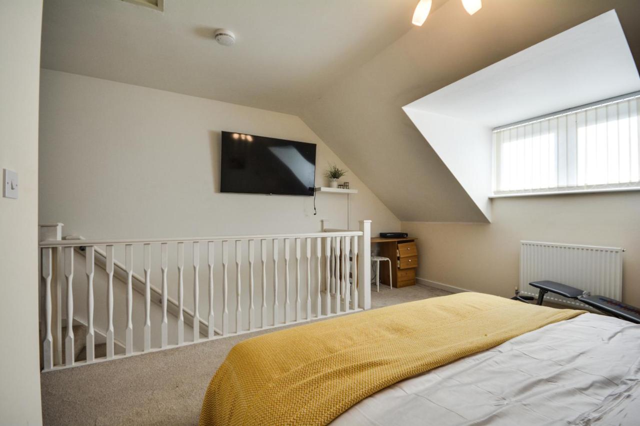 Three Bedroom House In By The With Parking By Neofinixdotcom Runcorn
