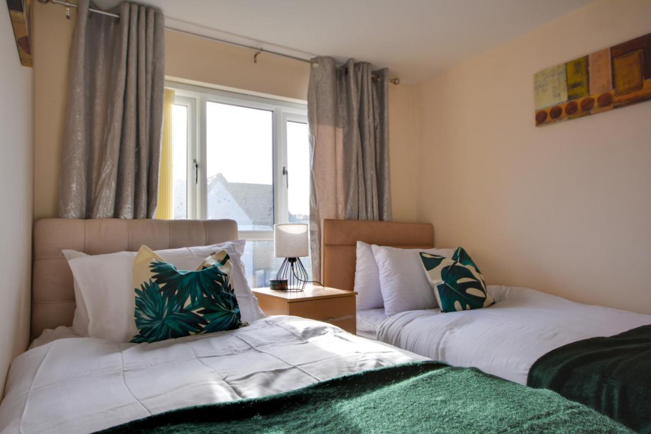 Holiday home Three Bedroom House In By The With Parking By Neofinixdotcom
