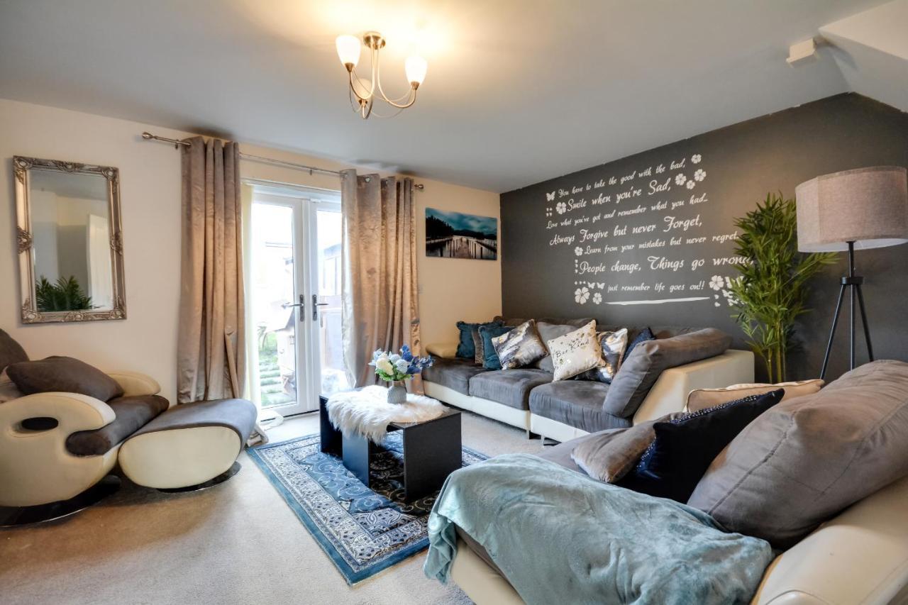 Three Bedroom House In By The With Parking By Neofinixdotcom Runcorn